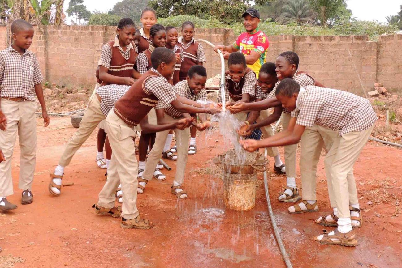Fliessendes Wasser für eine Schule in Nigeria
