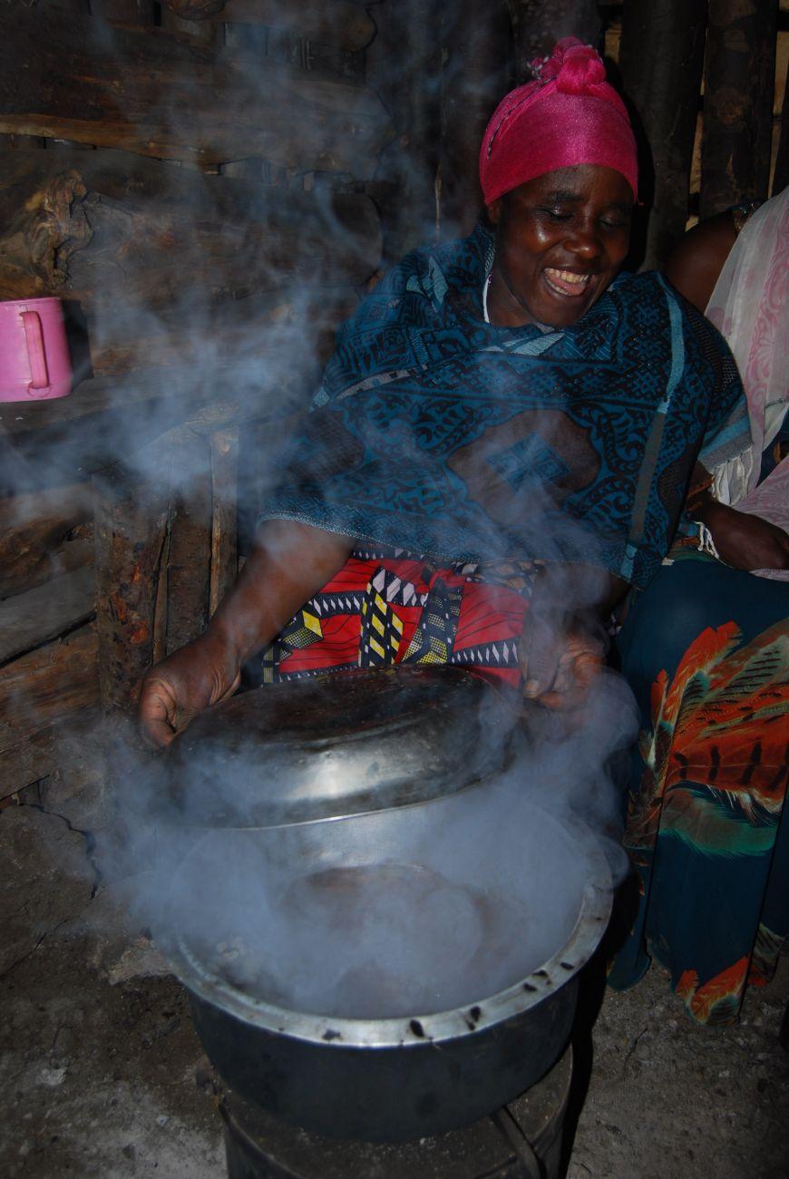 Nachhaltigkeit und Energieeffizienz durch ein Kochofen-Projekt in Uganda