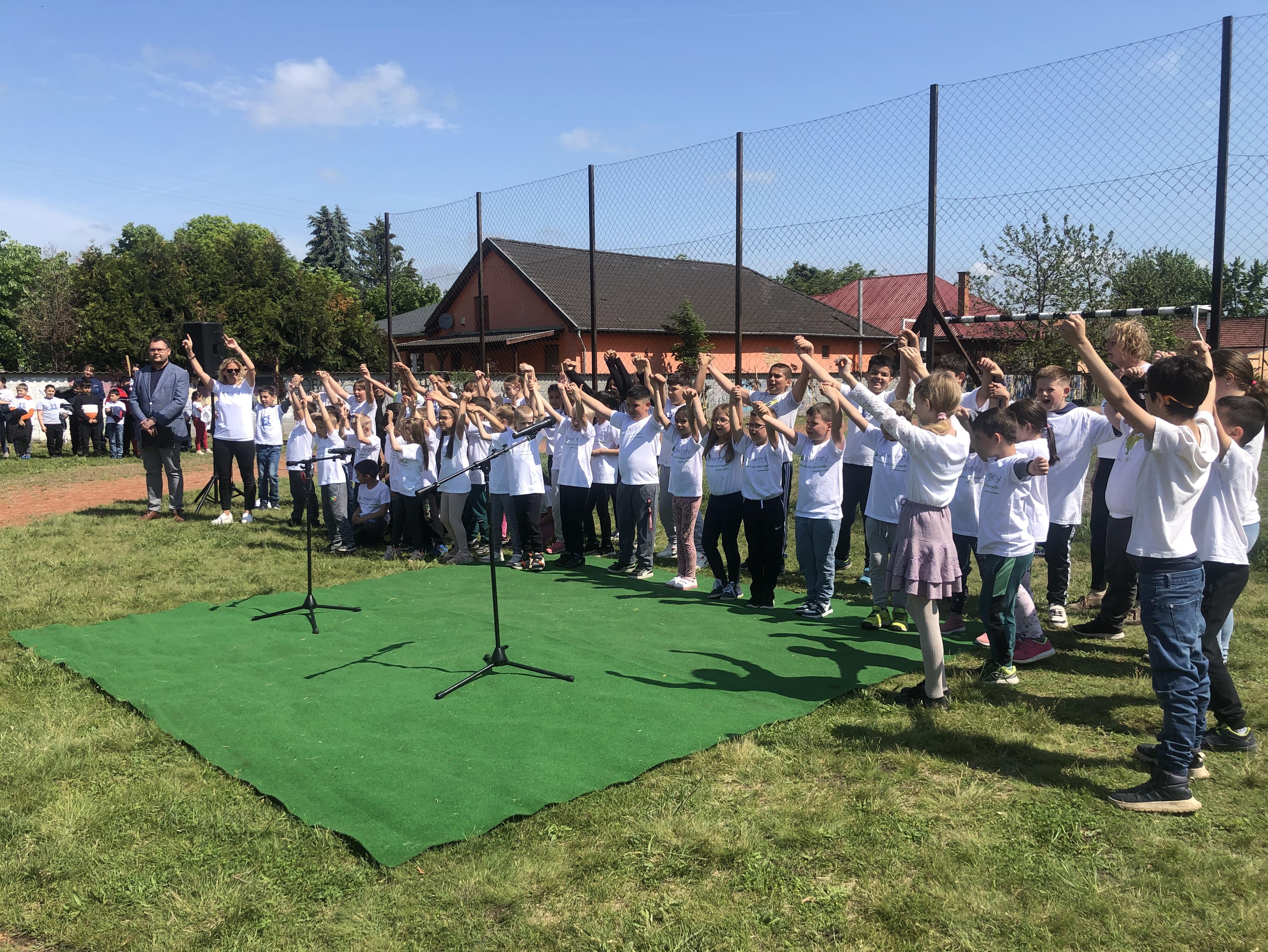 Baumpflanzfest an der Huszka Hermina Grundschule