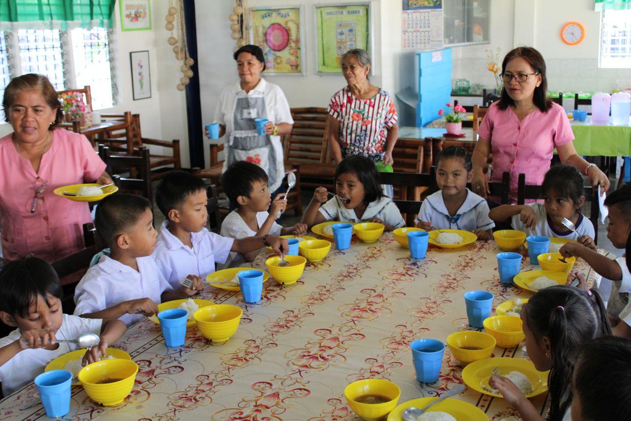 Cooking competitions for pupils and parents in the Philippines