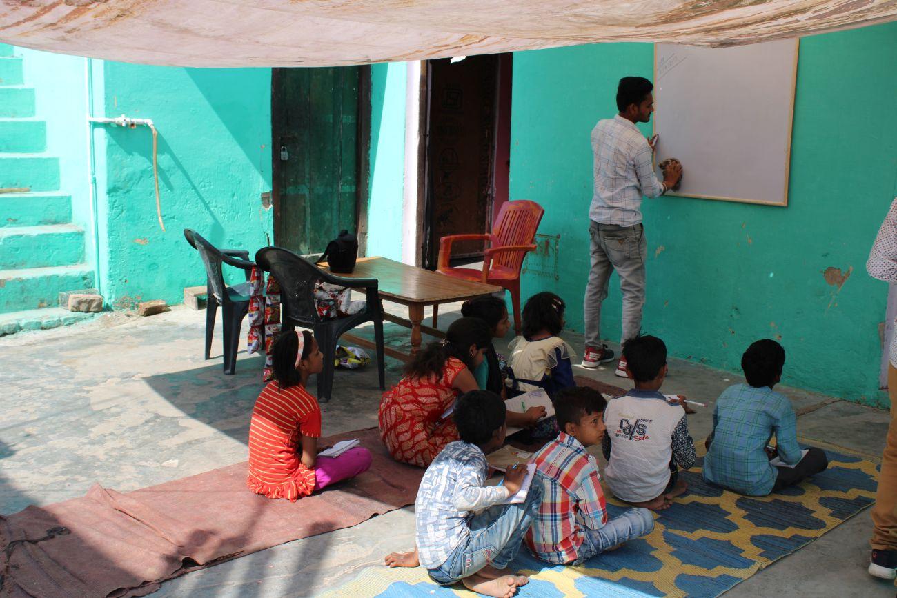 Elektrizität und sauberes Wasser für die Shanti Public School, Indien