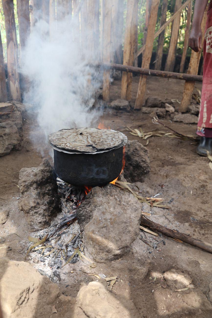 Nachhaltigkeit und Energieeffizienz durch ein Kochofen-Projekt in Uganda
