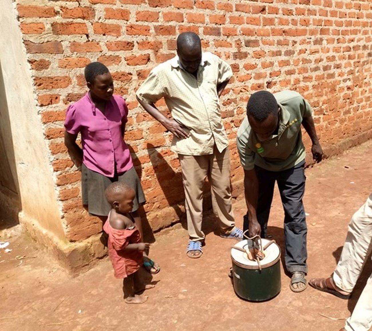 Energieeffizient kochen in Uganda